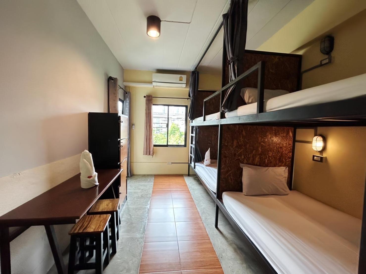 Hide Bangkok Hostel Exterior foto