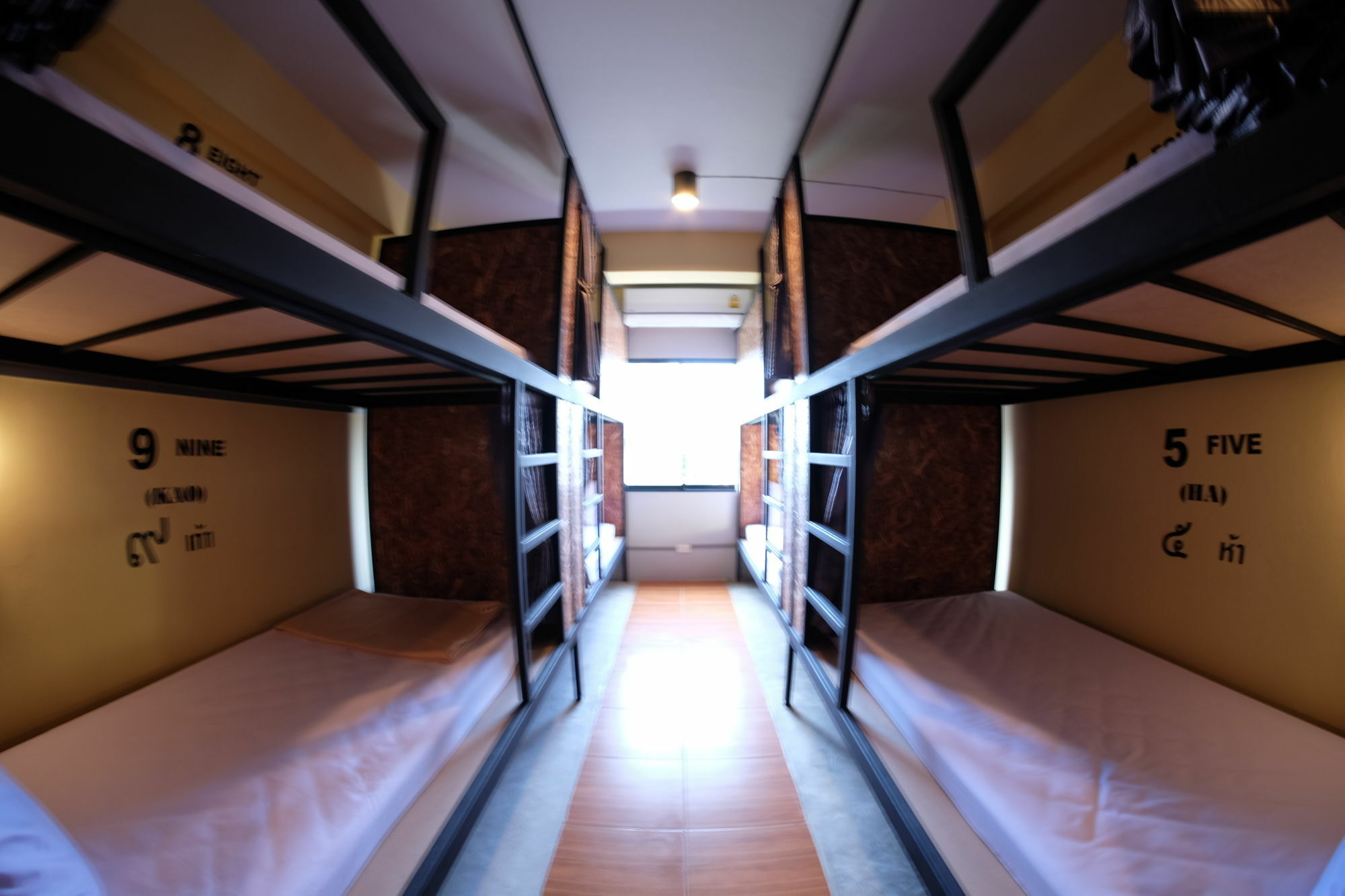 Hide Bangkok Hostel Exterior foto