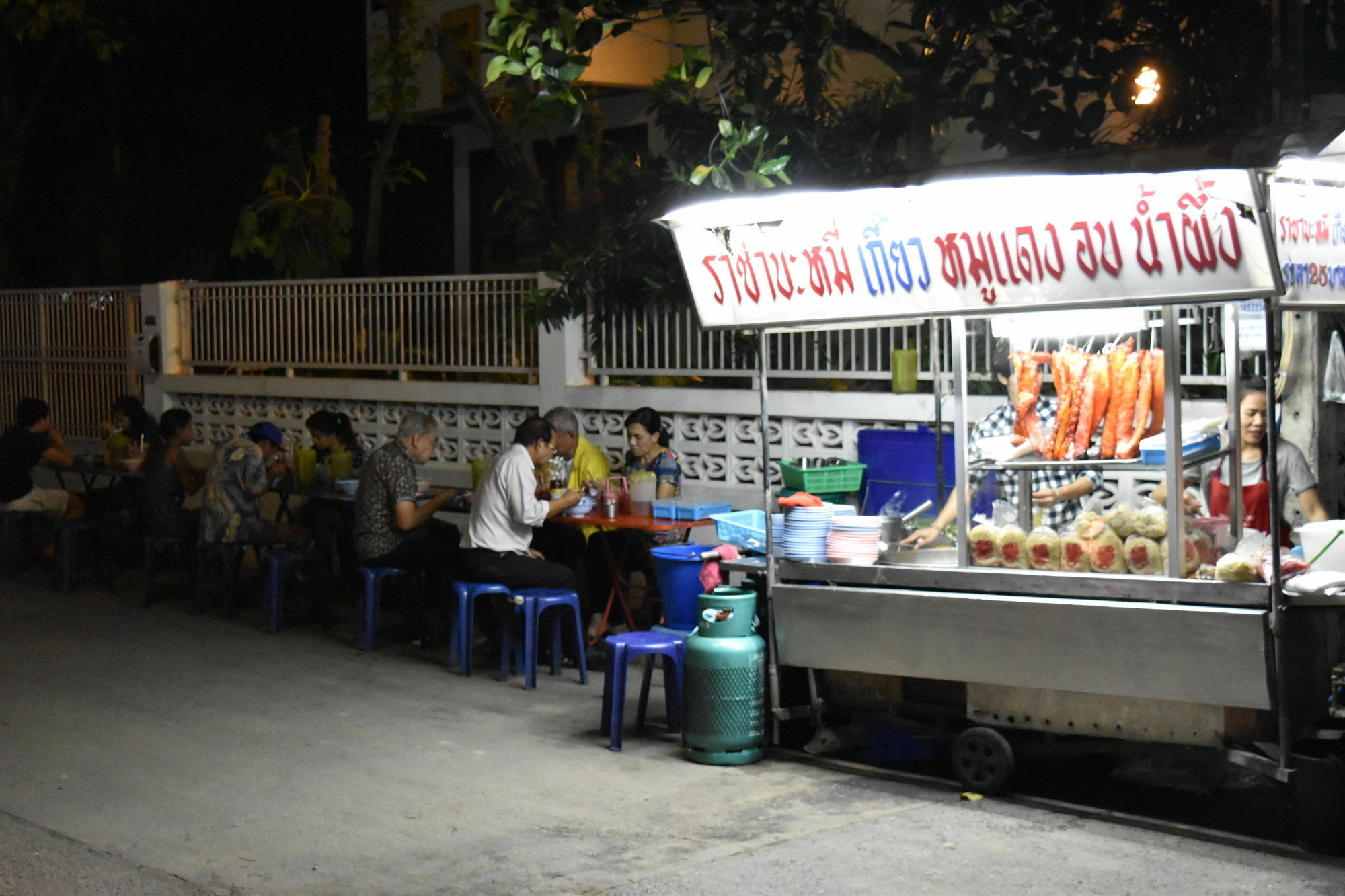 Hide Bangkok Hostel Exterior foto