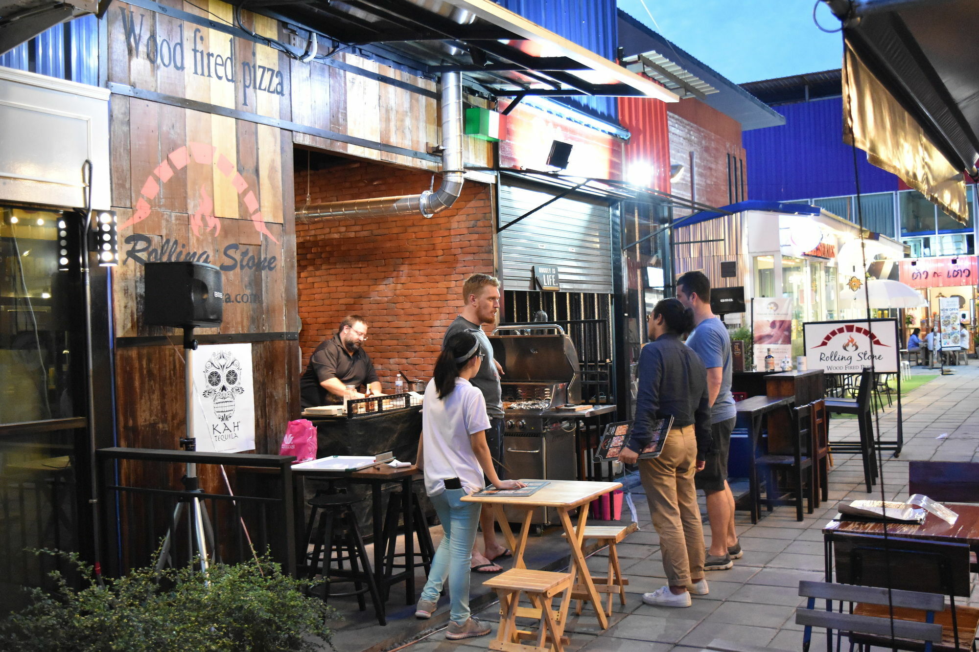 Hide Bangkok Hostel Exterior foto